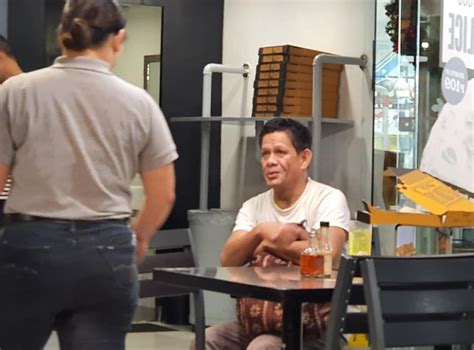 Binigyan ng Tip Ang Pizza Delivery Boy .